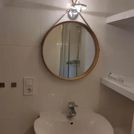 Renovated 1 In Apartment Cologne